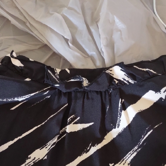 Alfani Black and White 100% Silk Blouse Size 12 - Picture 5 of 6